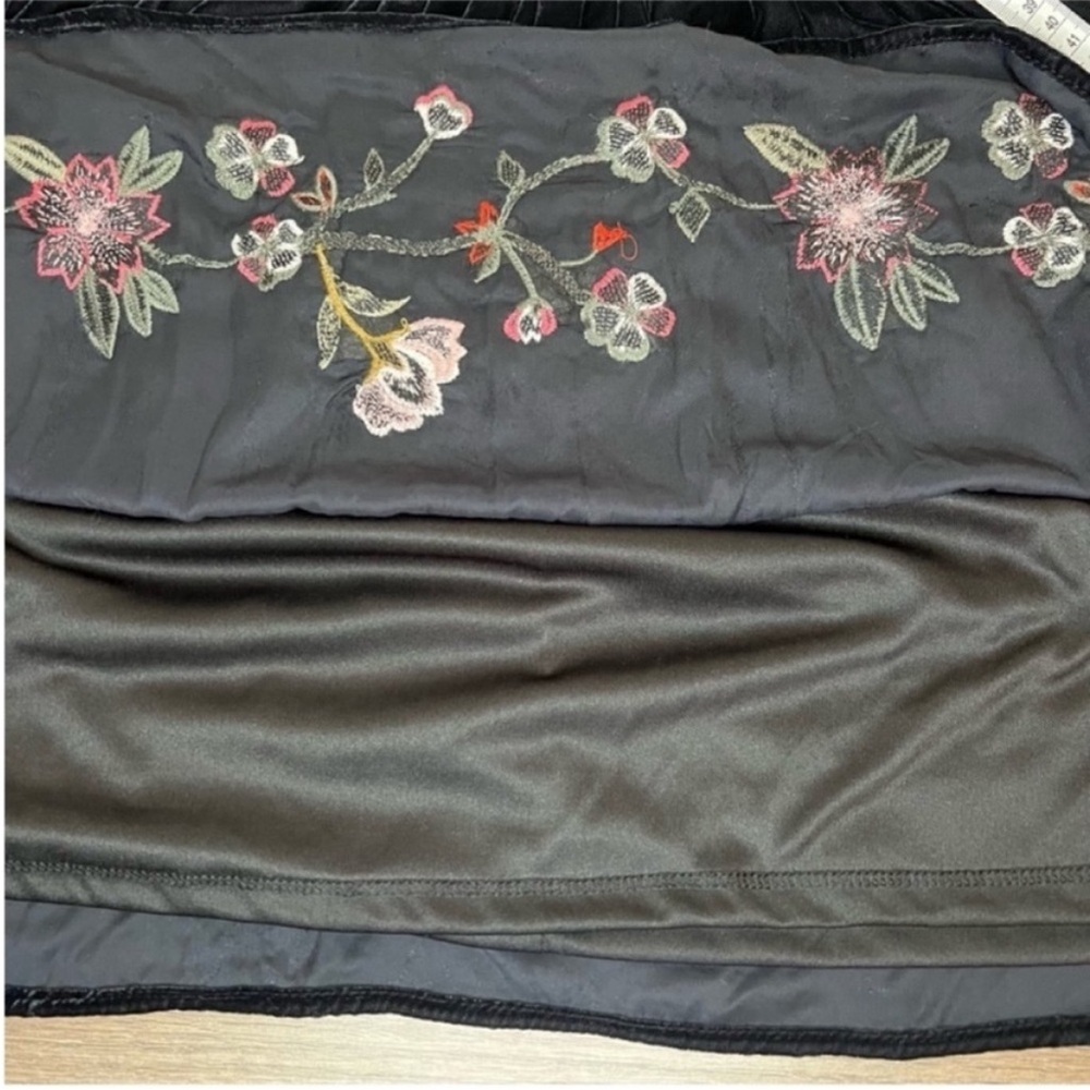 a.n.a Black Velvet Floral Embroidered Long Sleeve Boho Dress Medium - Picture 6 of 13